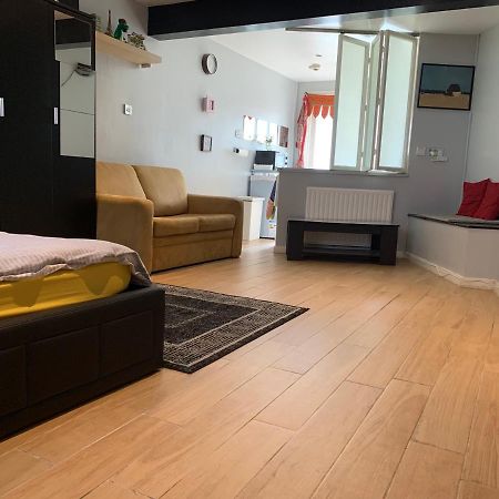Studio Apartment - Entire Lower Ground Floor - Only 7 Mins Walk Kings Cross St Pancras Station London Kültér fotó