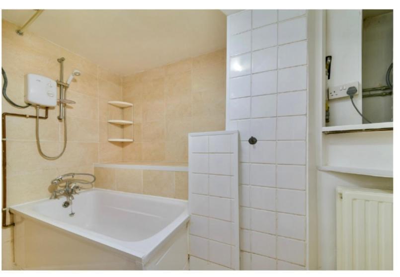 Studio Apartment - Entire Lower Ground Floor - Only 7 Mins Walk Kings Cross St Pancras Station London Kültér fotó
