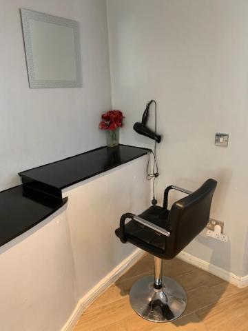 Studio Apartment - Entire Lower Ground Floor - Only 7 Mins Walk Kings Cross St Pancras Station London Kültér fotó