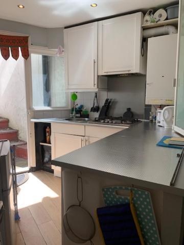 Studio Apartment - Entire Lower Ground Floor - Only 7 Mins Walk Kings Cross St Pancras Station London Kültér fotó