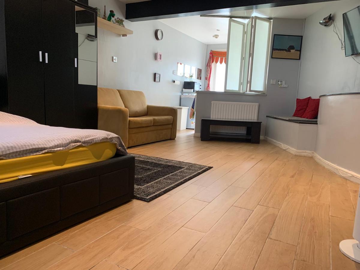 Studio Apartment - Entire Lower Ground Floor - Only 7 Mins Walk Kings Cross St Pancras Station London Kültér fotó